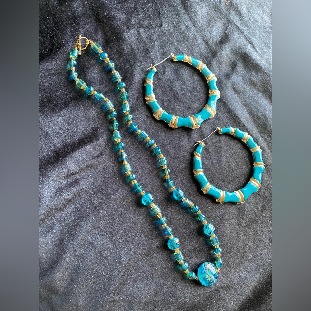 Elegant Blue and Gold Necklace Set
